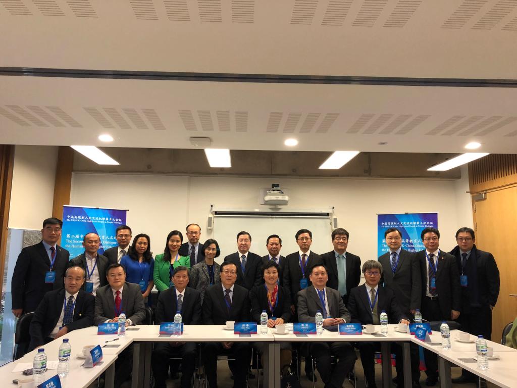 图1.第二届中英高等教育人文对话暨中英大学人文智库论坛代表合影.jpg 图1.第二届中英高等教育人文对话暨中英大学人文智库论坛代表合影.jpg