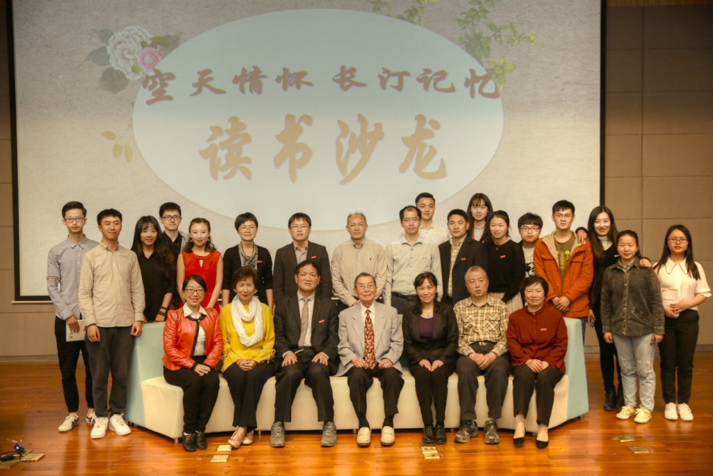 读书沙龙合影.jpg 读书沙龙合影.jpg