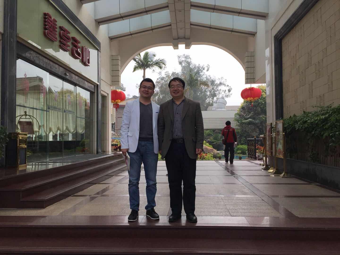 2018年3月与刘国和学长在厦大“重聚”.jpg 2018年3月与刘国和学长在厦大“重聚”.jpg