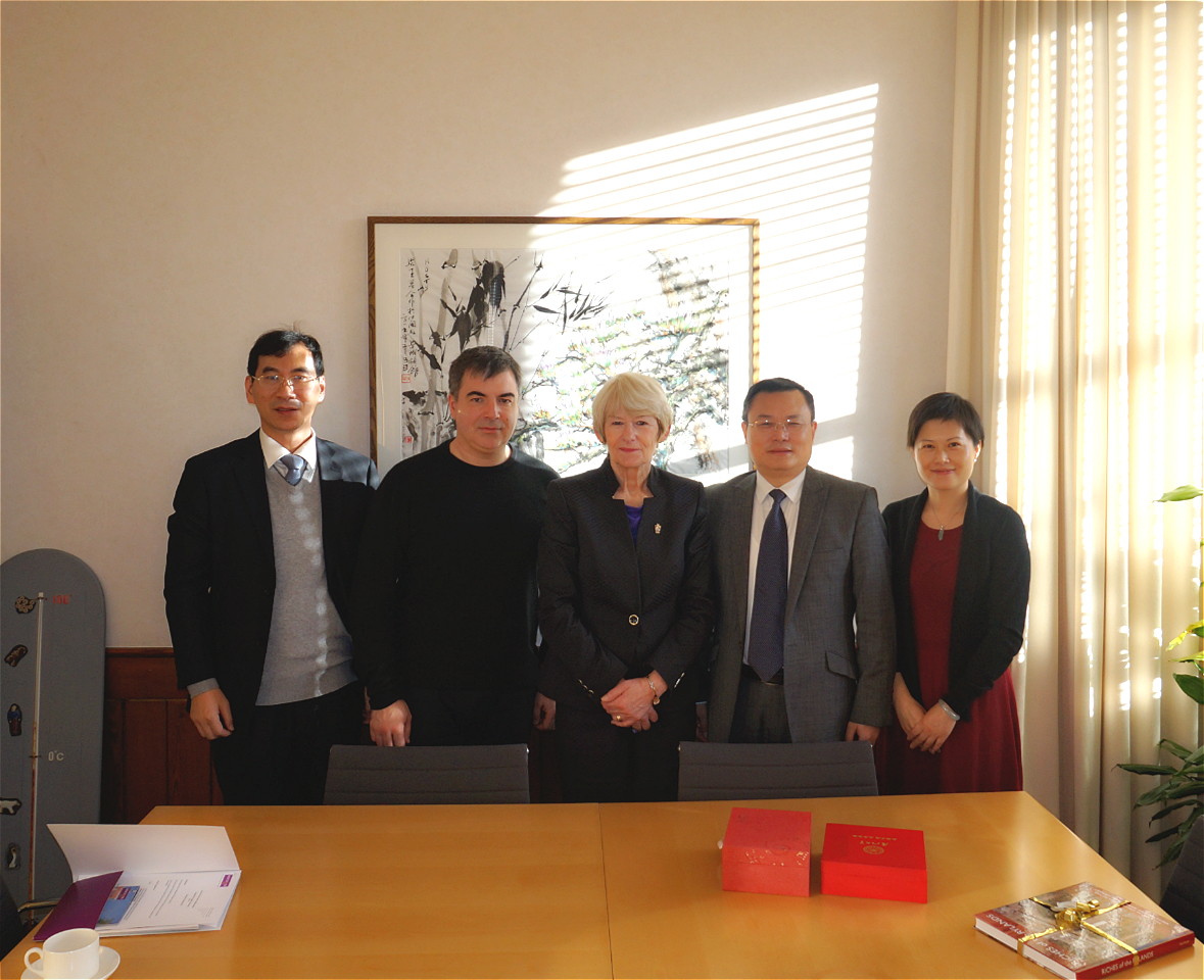 图3.访问曼彻斯特大学.jpg 图3.访问曼彻斯特大学.jpg